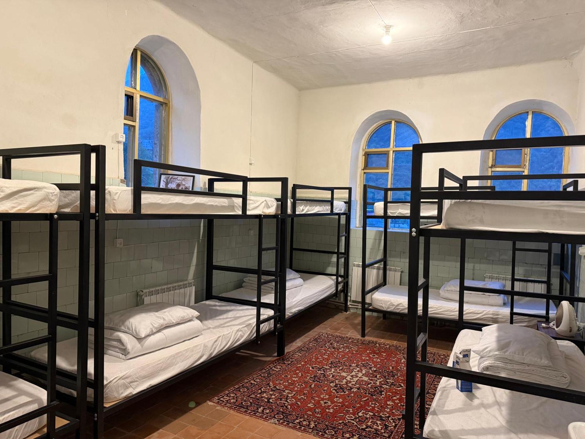 Tumanyan Bathhouse Hostel Екстериор снимка